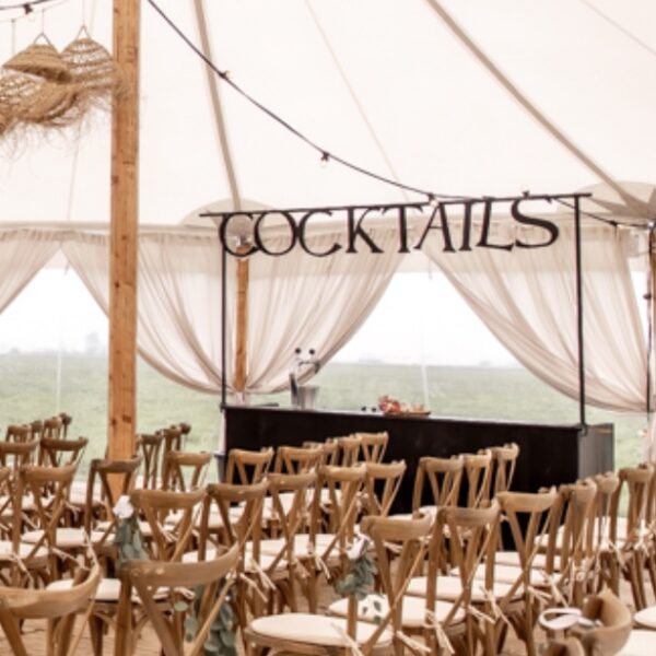 Letters Hout - BAR, KIDSAREA, COCKTAILS